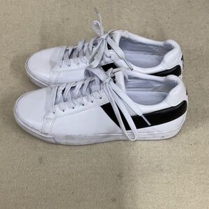 EUC Woman’s Pony sneakers